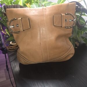 Leather Shoulder Bag in Tan